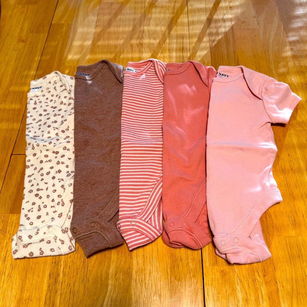 Old Navy 5-Piece Short Sleeve Onesies (3-6M)